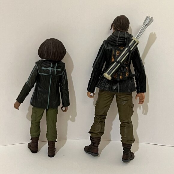 The Hunger Games Action Figures Katniss and Rue NECA 2011 - Picture 2 of 2